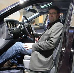 Der Autor beim Probesitzen im Rolls Royce auf der IAA