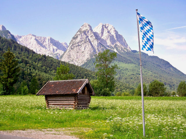 Beste Wirkung einer Fahne durch den optimalen Fahnenmast