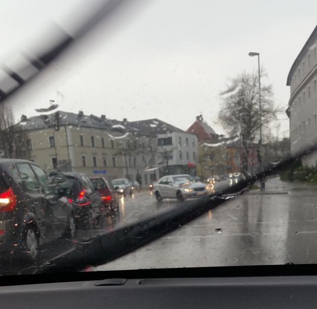 Autofahrt im Regen