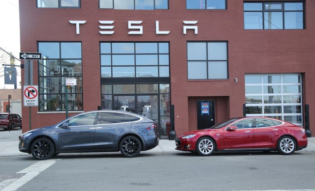 Tesla Model X und Model S Tesla Autohaus