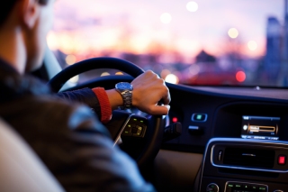 Auto innen Mann