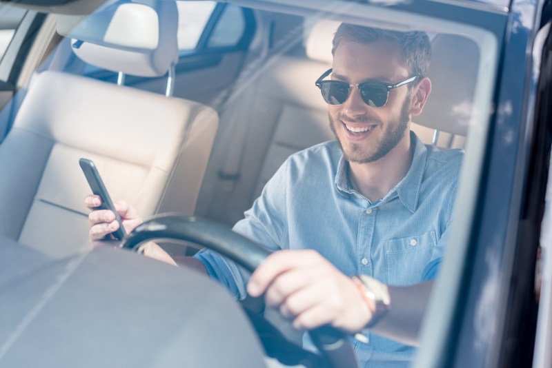 Autofahren Handy am Steuer