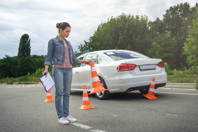 Frau Panne Autoversicherung