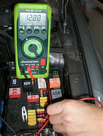 Elektrotechnische Grundlagen im Auto - Spannung messen