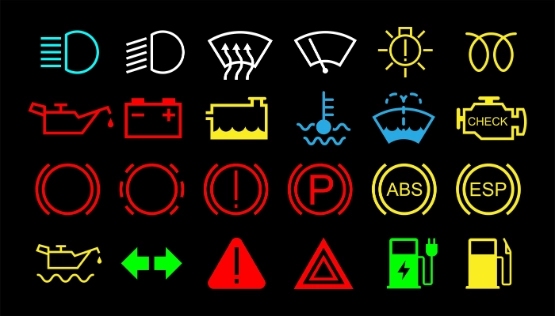 Kontrollleuchten im Auto R+V Versicherung