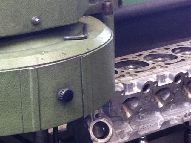 Zylinderkopf Reparatur System Ablage Kfz Motor reparieren planen Ventil ausbauen 