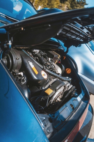 Auto mit Motorschaden