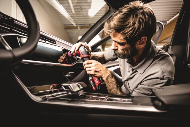 Professionelle Polieren Auto Innenverkleidung. Konzept der automatischen  Detaillierung Stockfotografie - Alamy