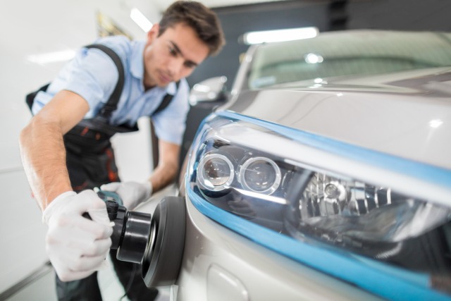 Auto polieren mit der Maschine