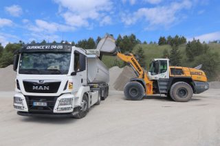 Liebherr Radlader und MAN Kipper