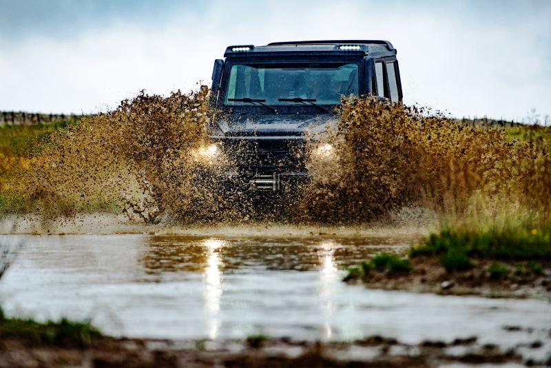 Geländewagen offroad