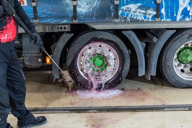 Tipps zur Lkw-Reinigung: So bleibt die Fahrerkabine sauber